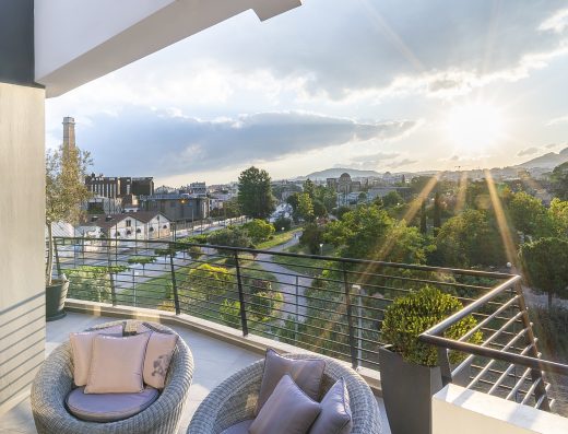 The HostMaster Persephone Skyline Pool Oasis